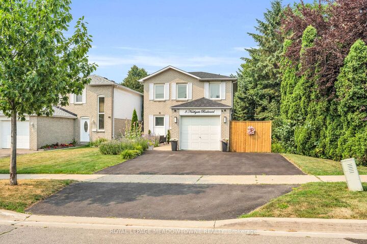 Property Photo: 3 Northgate Boulevard ON L6S 4G6