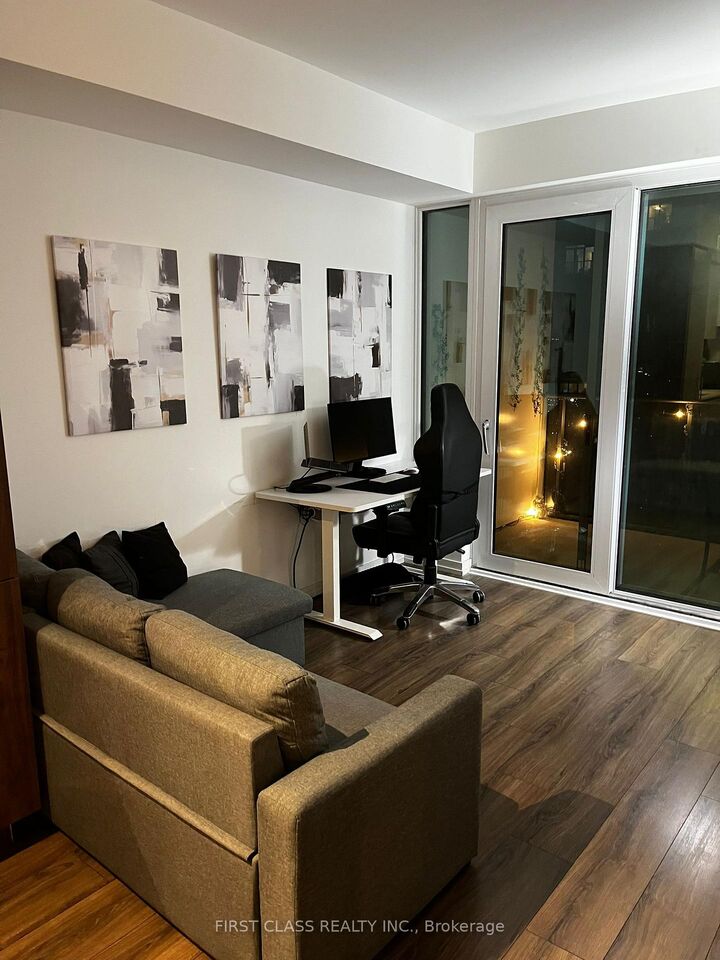Property Photo: 7890 Jane Street 2111 ON L4K 0K9
