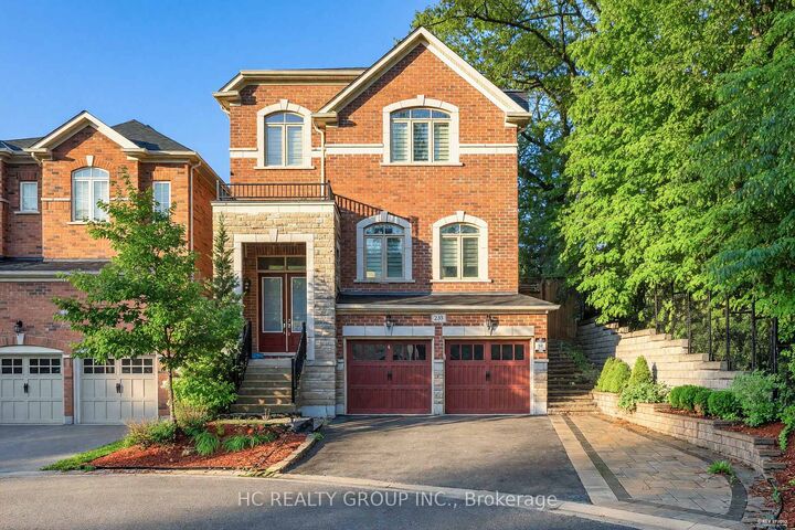 Property Photo: 233 Butternut Ridge Trail ON L4G 3P1