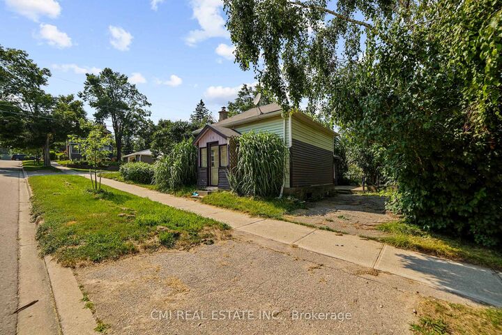 120 Second Avenue E — photo 1