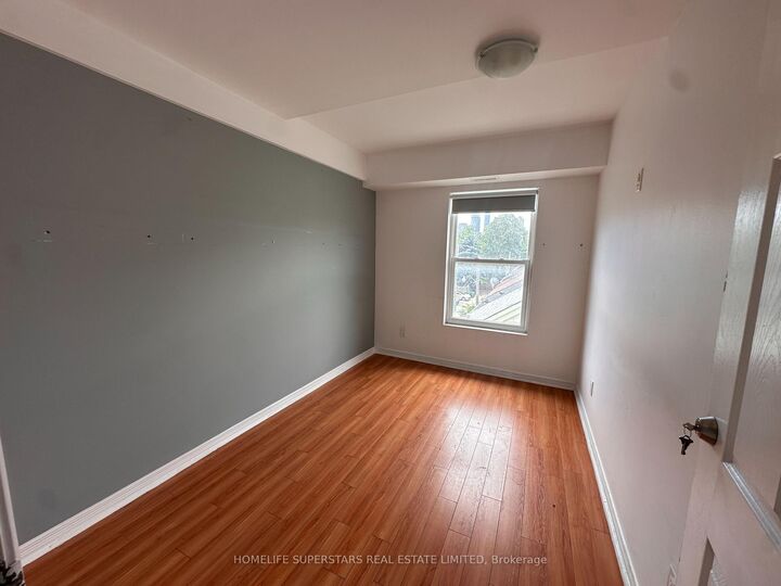 Property Photo:  38 Kensington Place 204  ON M5T 2J9 