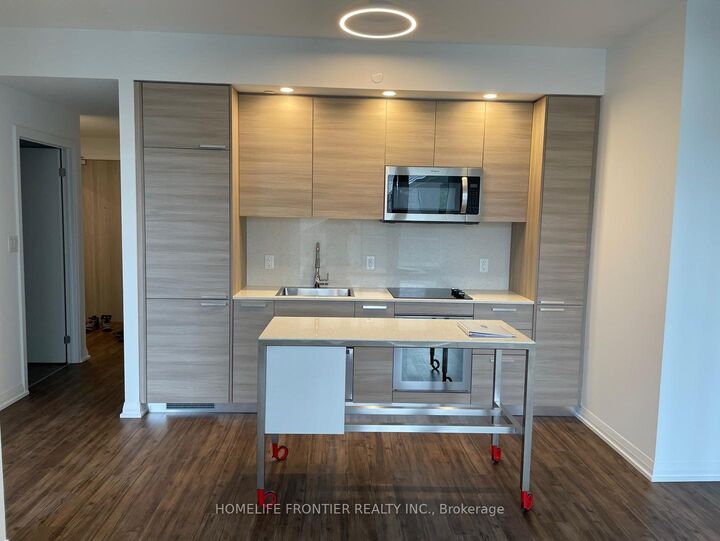 Property Photo: 75 Canterbury Place 516 ON M2N 2N1