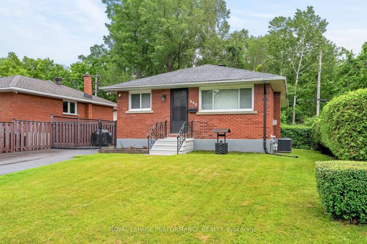 898 Charleswood Avenue — photo 1