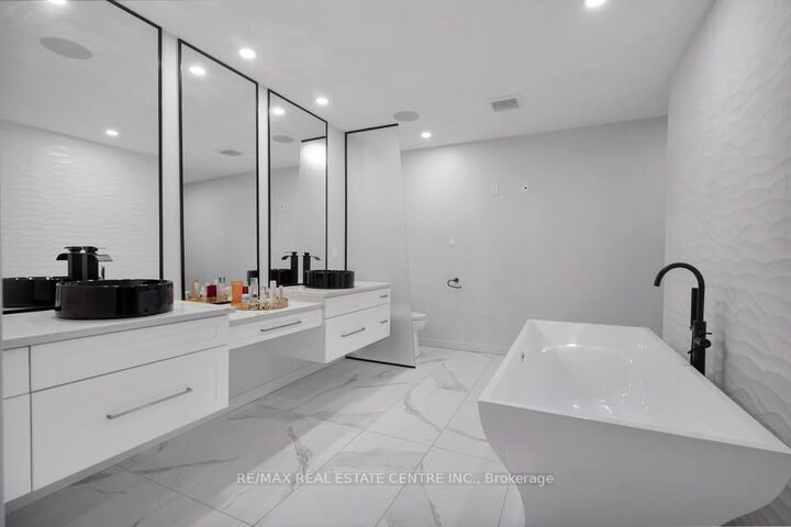 Property Photo: 2088 Ironwood Road ON N6K 0H8