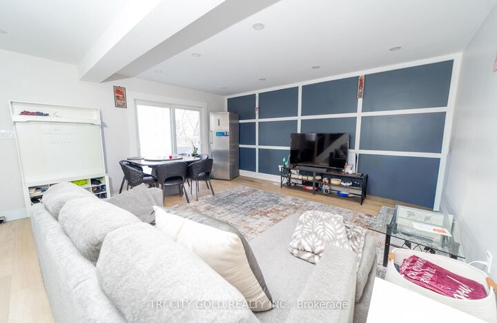 Property Photo: 3 Holmstead Court ON L6S 1R9