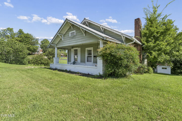 Property Photo: 421 West College Street TN 37659