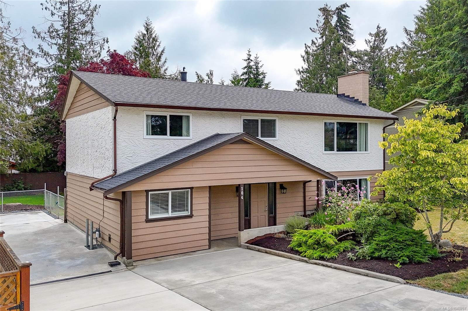 Property Photo: 104 Pym St S BC V9P 1E9