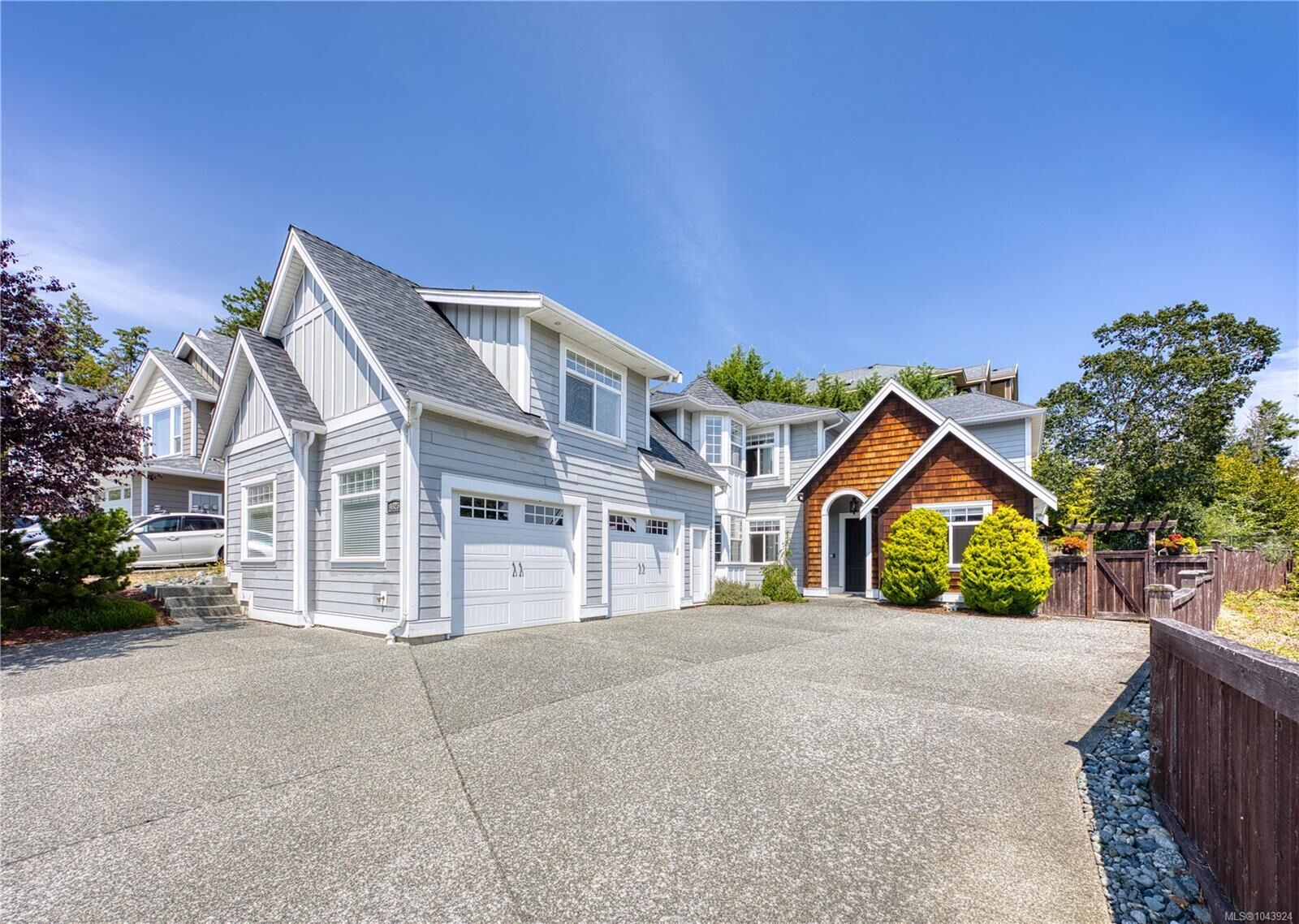 Property Photo: 4826 Vista View Cres BC V9V 1R3