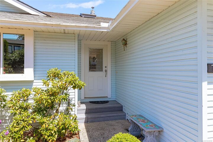 Property Photo: 7453 Veyaness Rd BC V8M 1V9
