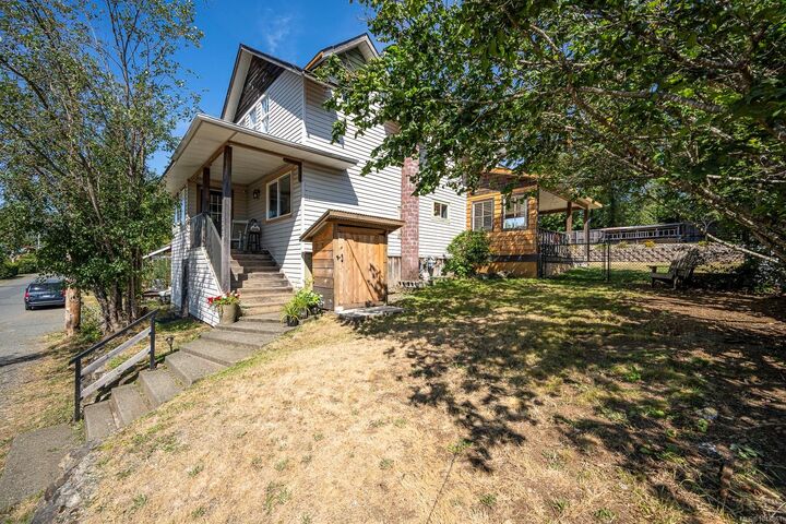 2612 Dunsmuir Ave — photo 1
