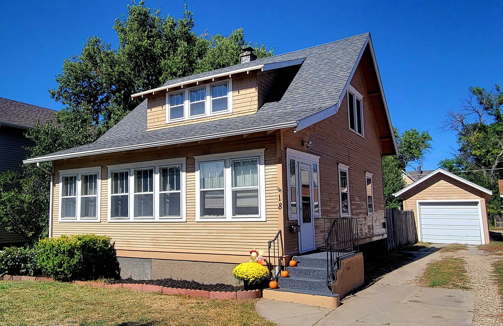 Property Photo:  18 SW 9th Avenue  SD 57401 