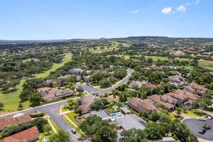 Property Photo:  2 Jasperwood Court  TX 78738 