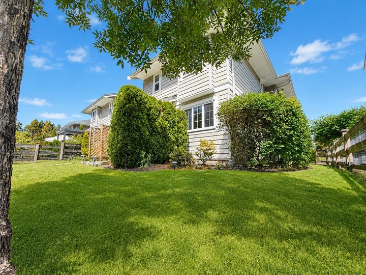 Property Photo: 12161 237 Street 62 BC V4R 0E7