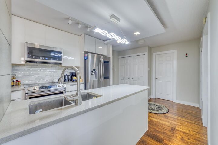 Property Photo: 2004 Fullerton Avenue 1205 BC V7P 3G8
