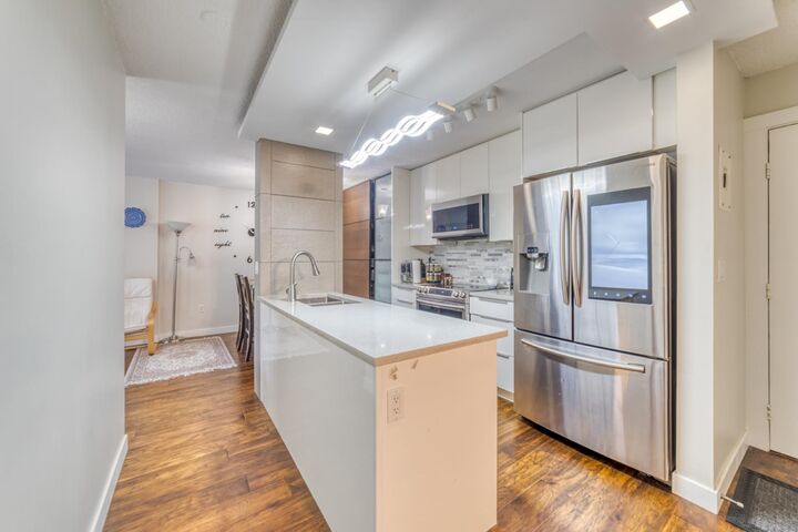 Property Photo: 2004 Fullerton Avenue 1205 BC V7P 3G8