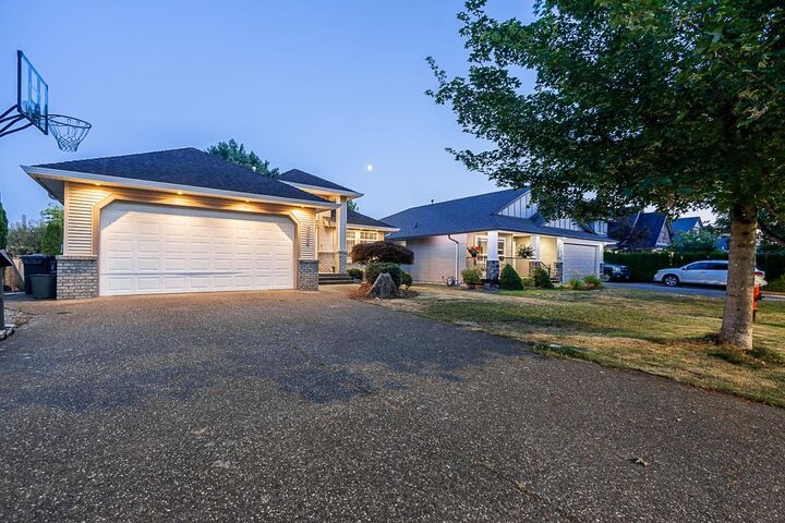 Property Photo: 26880 25A Avenue BC V4W 4A2