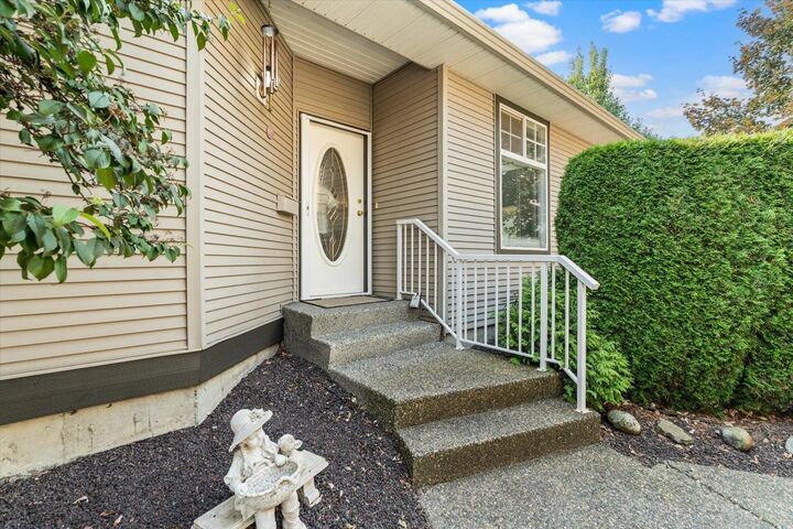 Property Photo: 46360 Valleyview Road 85 BC V2R 5L7