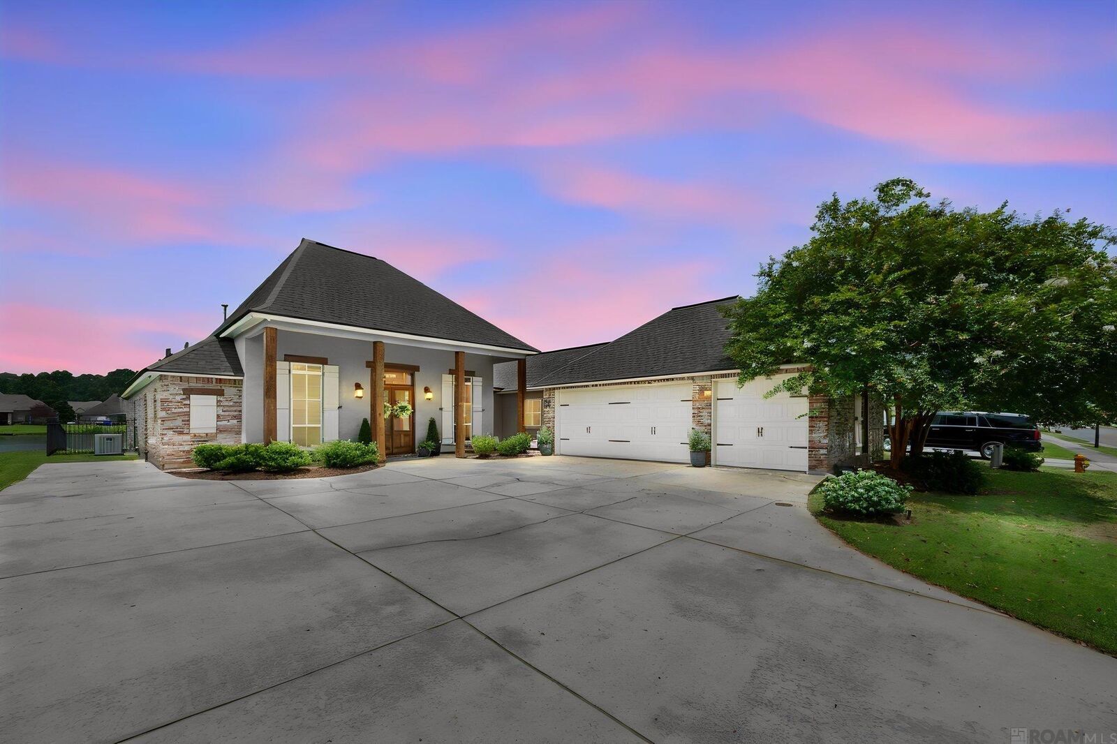 Property Photo: 4850 Alice Louise Dr LA 70739