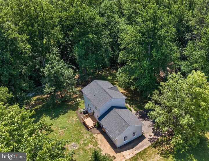 Property Photo: 507 Staton Lane VA 20106