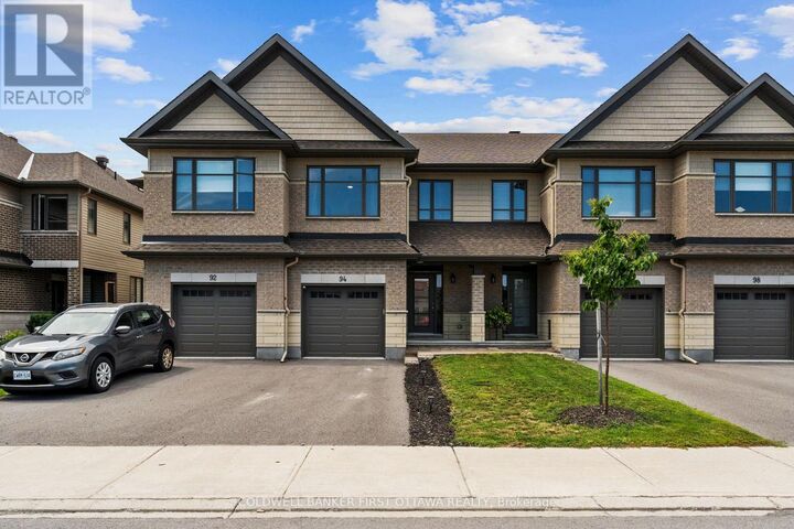 Property Photo:  94 Porter Street  ON K2S 2L8 