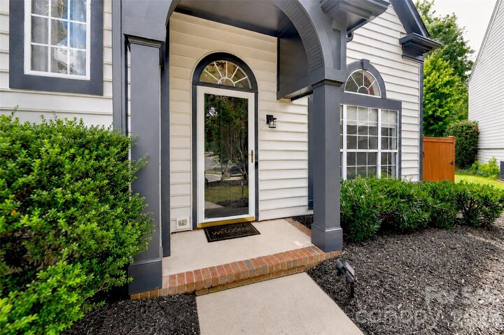 Property Photo: 6634 Bells Mill Drive NC 28269