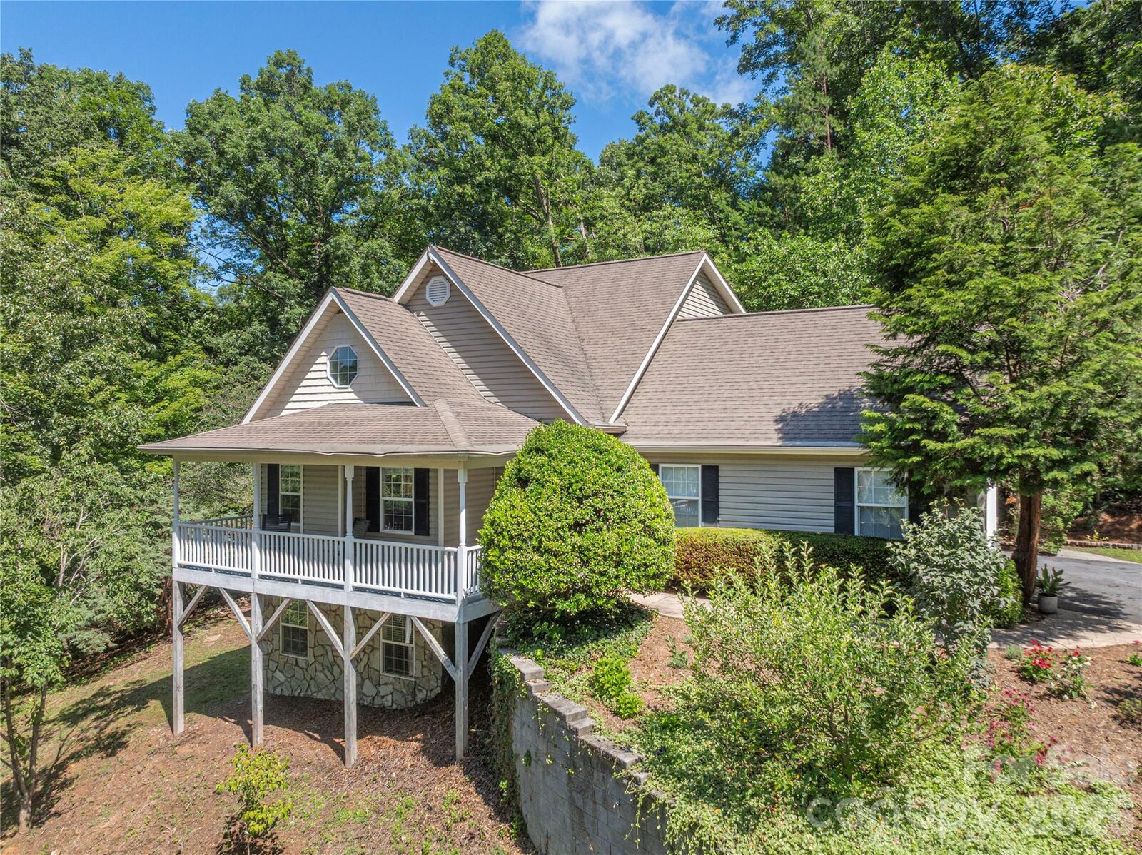 Property Photo: 602 Hidden Springs Drive NC 28804
