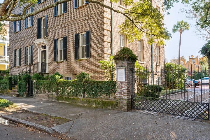 Property Photo:  55 Laurens Street Unit H Unit 55-H  SC 29401 