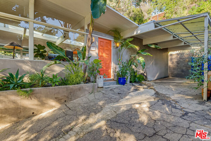 Property Photo:  7979 Willow Glen Rd  CA 90046 