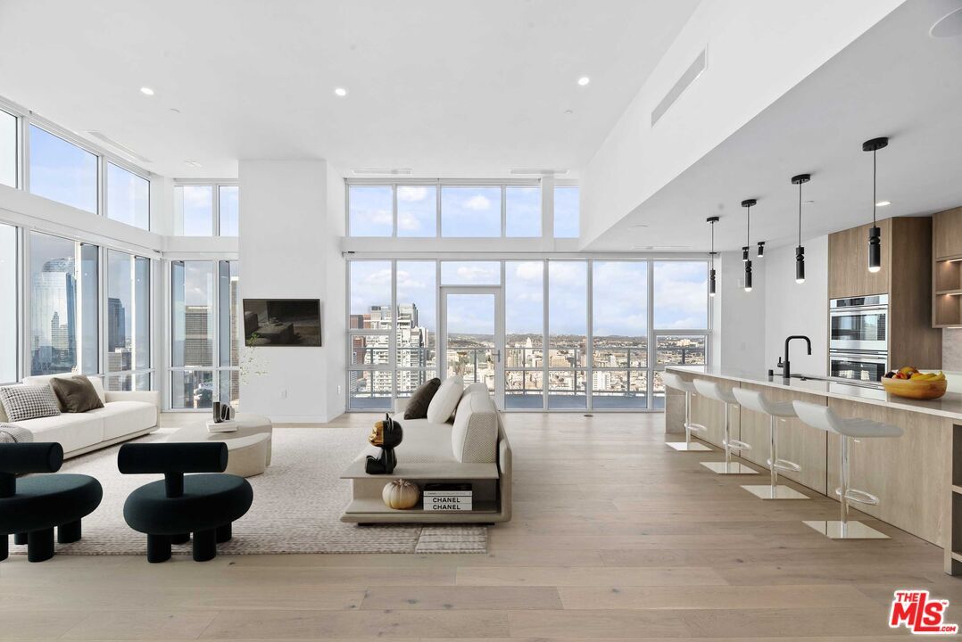 Property Photo:  230 W Olympic Blvd, Unit Ph 3  CA 90015 