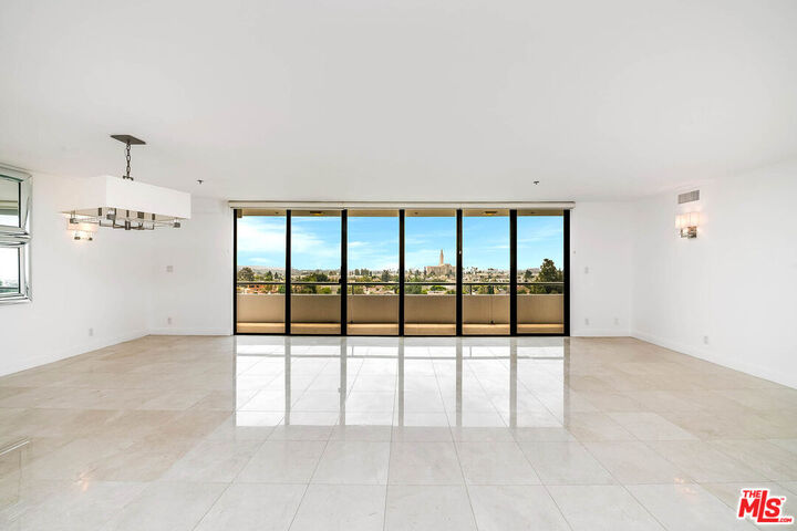 Property Photo:  10660 Wilshire Blvd, Unit 701  CA 90024 