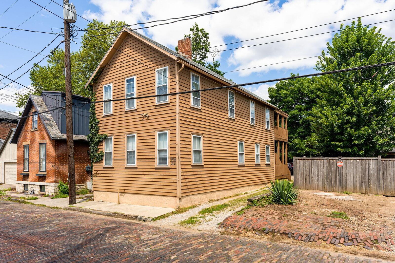 Property Photo: 916-918 S Pearl Street OH 43206