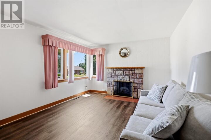 Property Photo: 17 Findlay Dr ON P6B 3A7