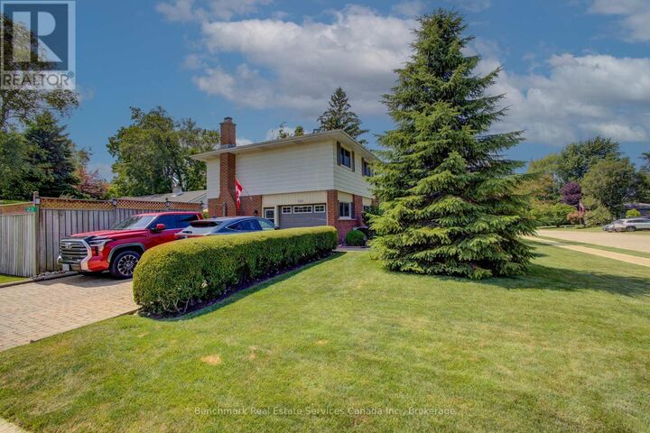 Property Photo:  23 Inverness Street South  ON N2Z 1J7 