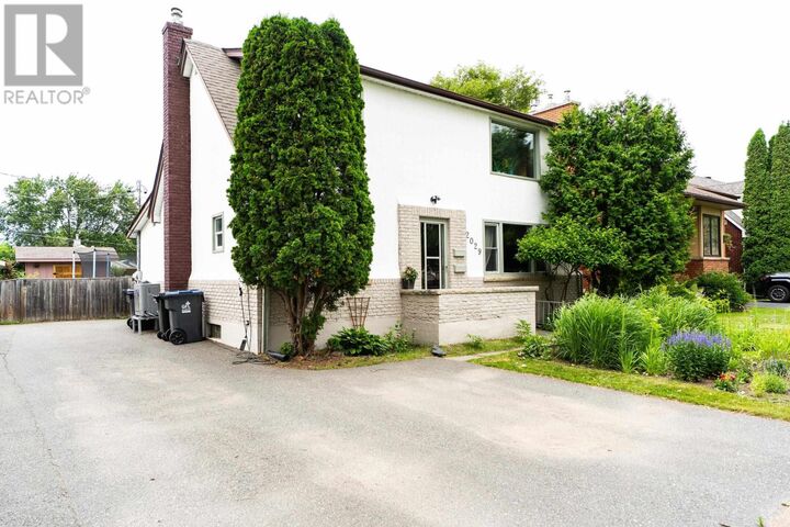 Property Photo: 2029 Hamilton Ave. ON P7E 4Y3