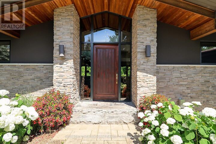 Property Photo: 4 Holly Court ON L9Y 5G5