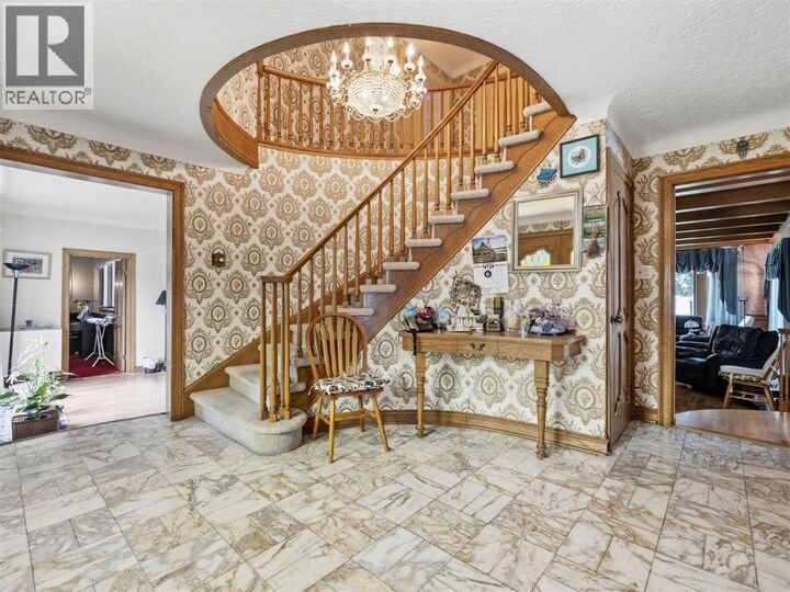 Photo de la propriété:  8 Crestwood Place  ON N7S 5M9 
