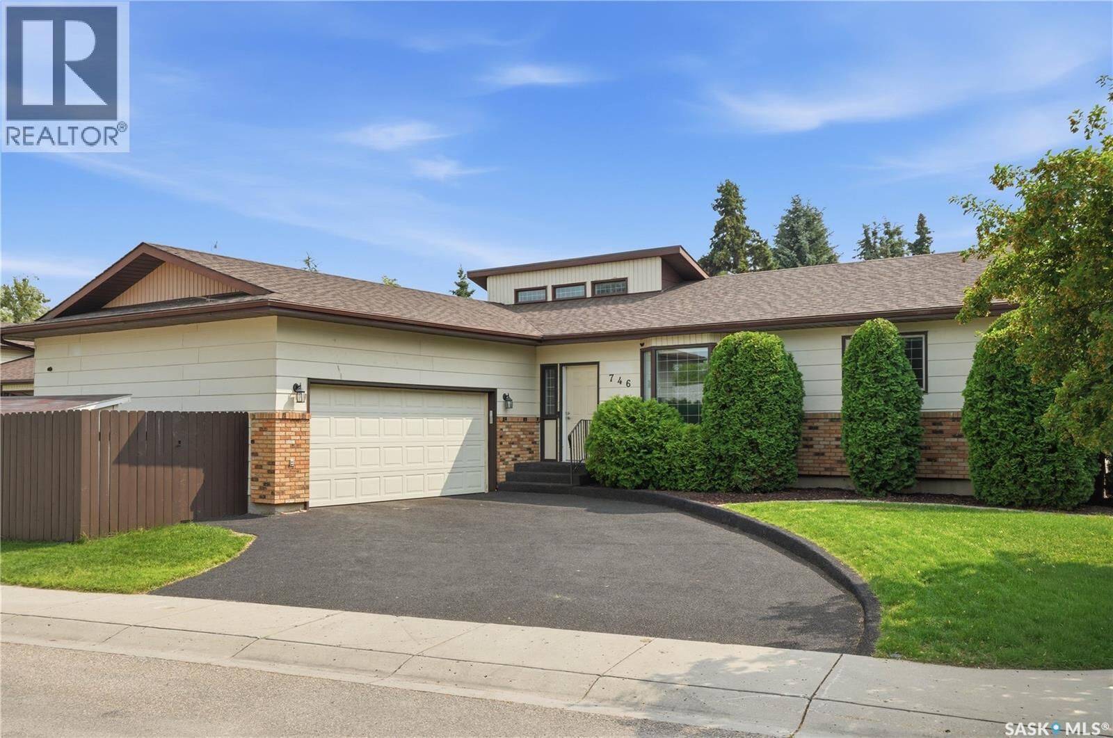 Property Photo: 746 Wilkinson Way SK S7N 3L5