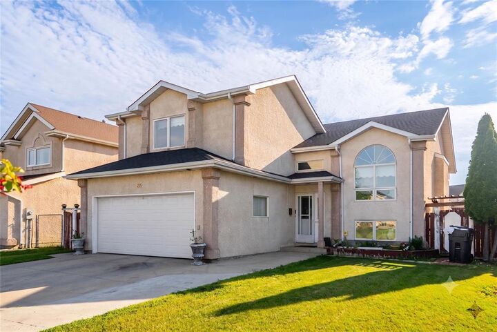 Property Photo: 84 Foxwarren Drive MB R2P 2X3