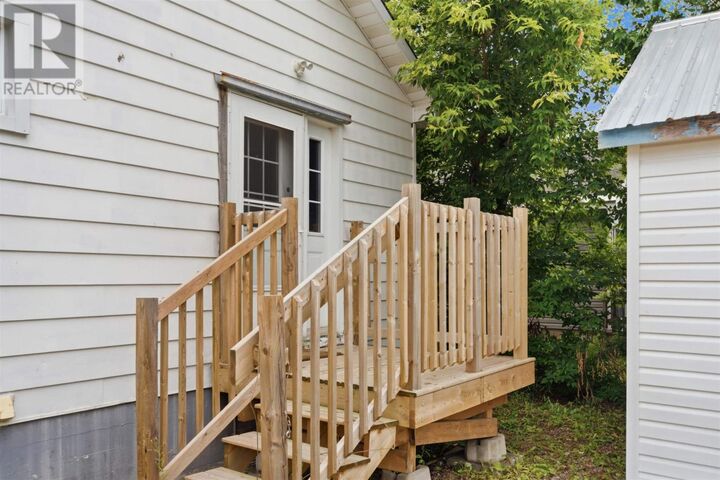 Photo de la propriété:  151 Prentice Ave  ON P6C 4P6 