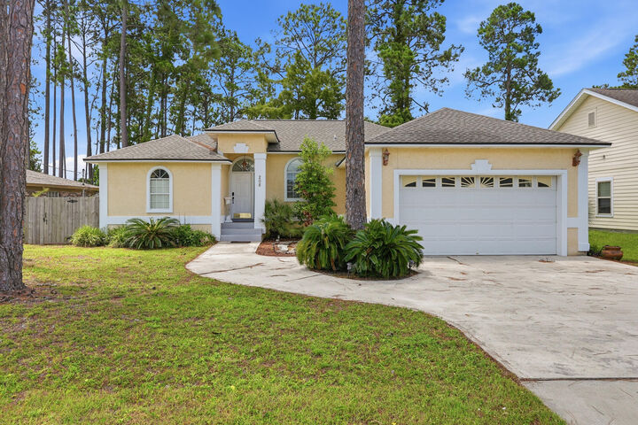 Property Photo:  208 Palm Circle  FL 32413 