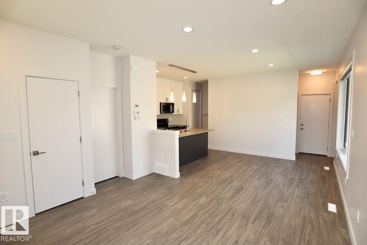 Property Photo:  10820 86 Avenue NW  AB T6E 2N2 
