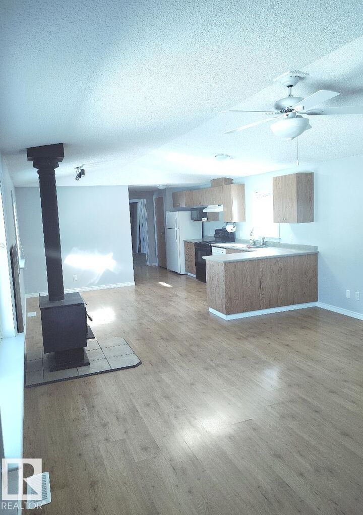 Property Photo:  42 Midland Road  AB T0C 1Z0 