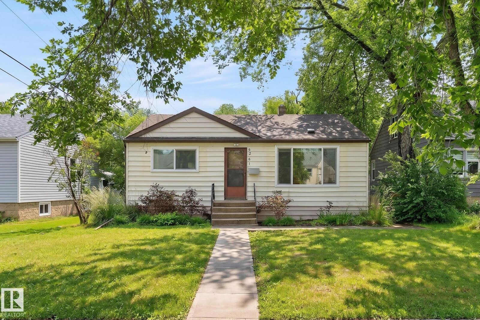 Property Photo:  6261 112A Street NW  AB T6H 3K4 