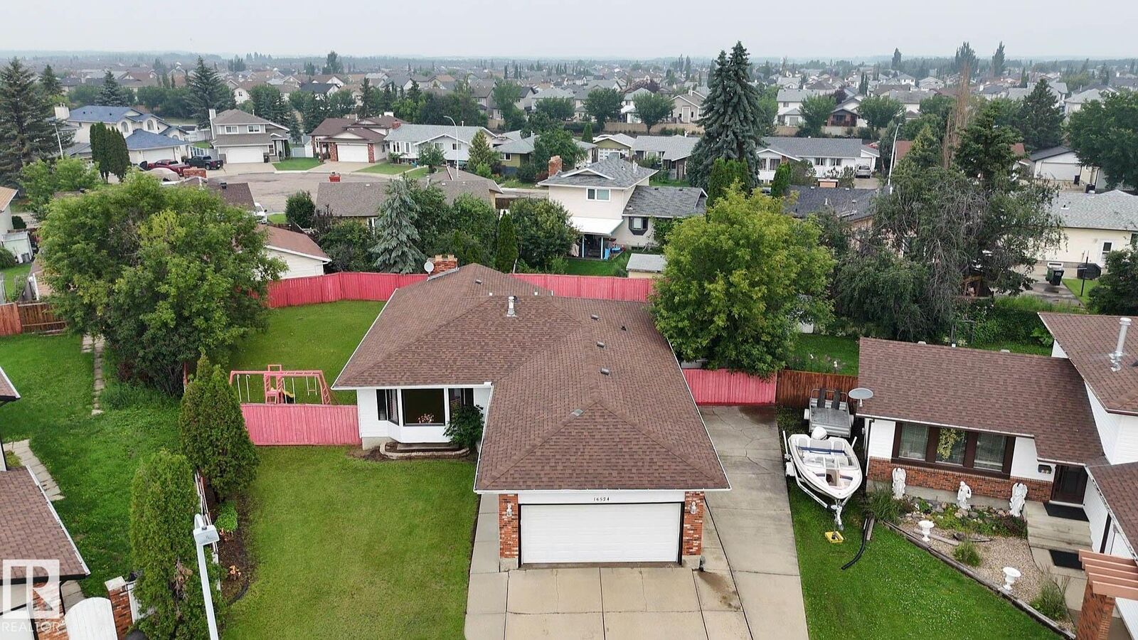 Property Photo:  16524 116 Street NW  AB T5X 3T8 
