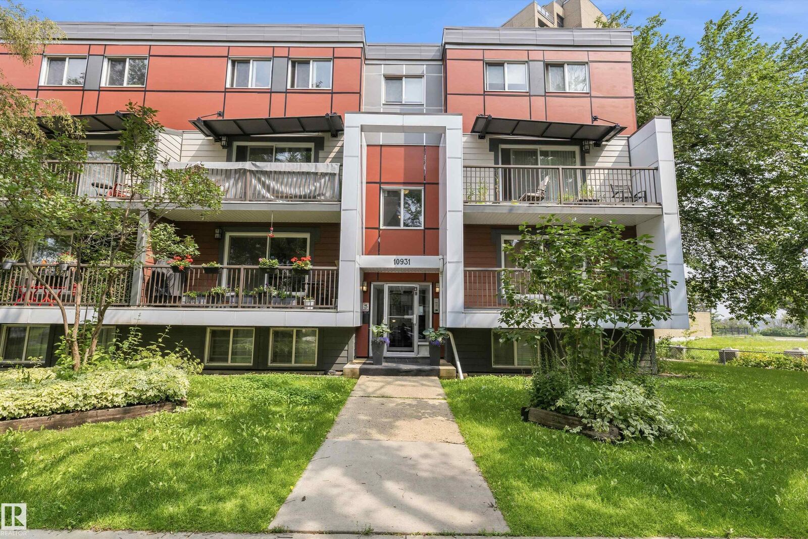 Property Photo: 10931 83 Street NW 8 AB T5H 1M2