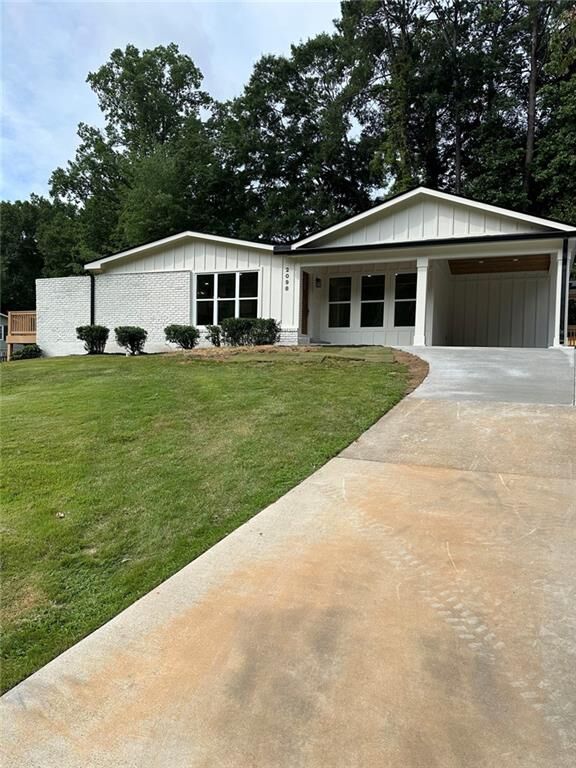 Property Photo:  2098 Dundee Drive SE  GA 30080 