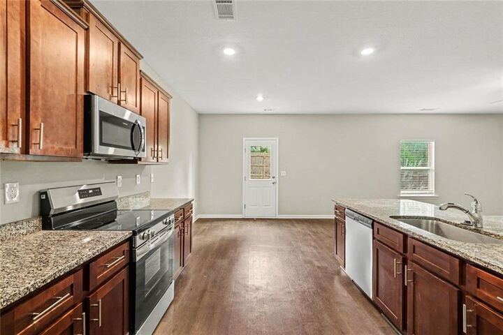 Property Photo: 4944 Bridle Run Trail GA 30135
