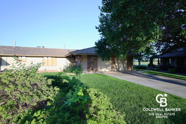 Property Photo:  818 Kensington Boulevard  KS 67846 