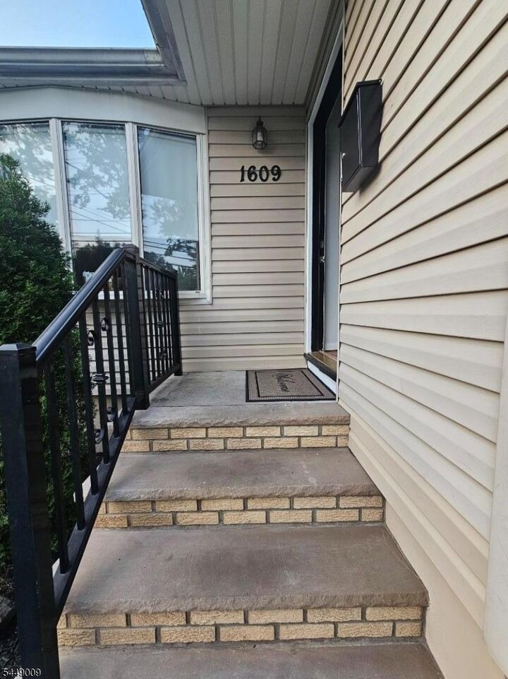 Property Photo:  1609 Central Ave  NJ 07090 