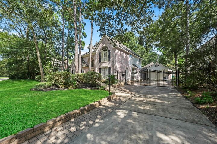 Property Photo: 107 N Summer Cloud Drive TX 77381